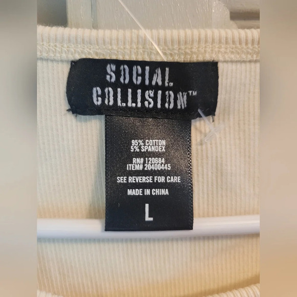 Hot Topic Social Collision Skull Mushroom Crop Top - Picture 4 of 5